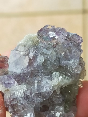 Très belle tanzanite fluorine - très,