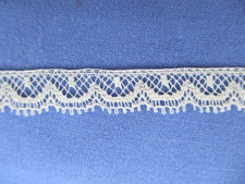 étroite dentelle ancienne