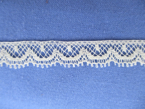étroite dentelle ancienne