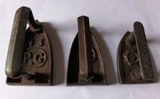 Lot 3 Anciens Petits Fers À Repasser En Fonte