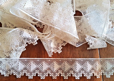 DENTELLE -  410 cm de dentelle