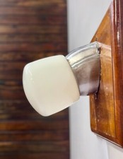 Ancienne applique murale marine en fer blanc laiteux globe lumineux nautique