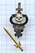 Pin's Sabre glaive Crâne Tête de Mort serpents Skeleton Skull / BIKER / Gothique