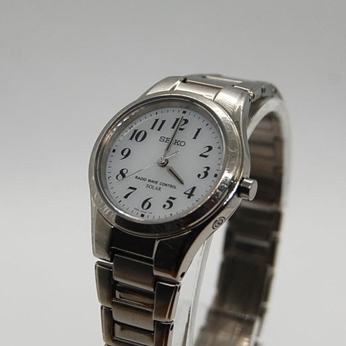 Montre solaire radiocommandée