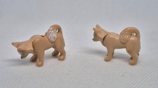 LOT DE 2 CHIENS SPITZ PLAYMOBIL...