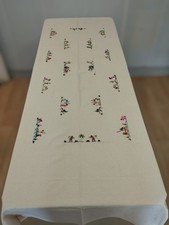 JOLIE NAPPE DE TABLE SOGA BRODEE MAINS Artisanat Madagascar Bonhommes 1