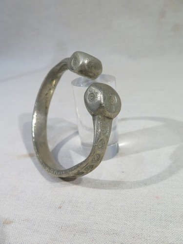 Ancien bracelet pied bras - pied,