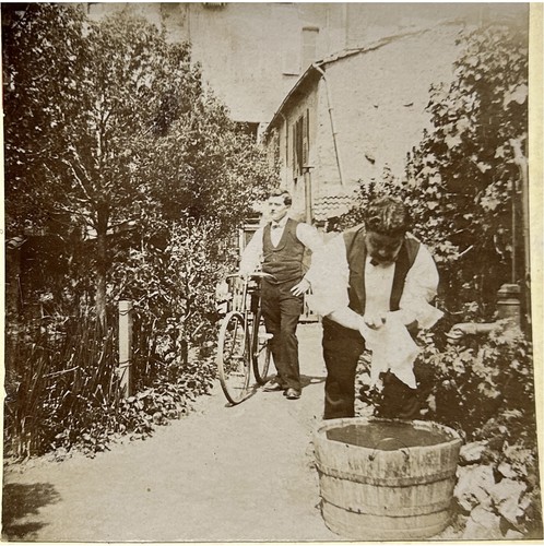 Deux hommes jardin vélo -  jardin,