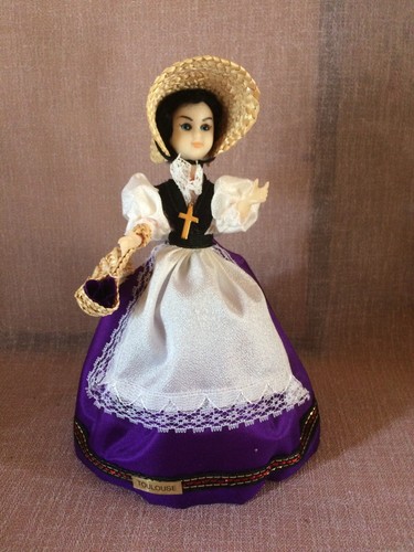 Poupée folklorique régionale