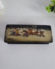 Boite en Laque Russe - Signé