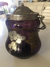 ANCIEN POT A BISCUIT EN VERRE DE COULEUR MAUVE DÉCOR PEINT