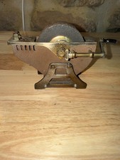 RARE ANCIEN BRIQUET DE TABLE à ESSENCE  EN FORME DE PIERRE A AFFUTER  COLLECTION