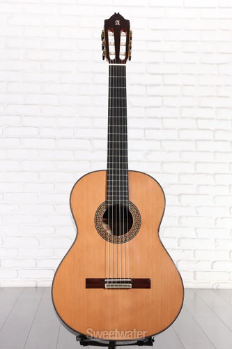 Alhambra classical guitar - 9,