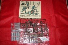 ARII 1/35 MAQUETTE SOLDATS GERMAN ET ACCESSOIRES DIORAMA SERIES 10 BOITE 100