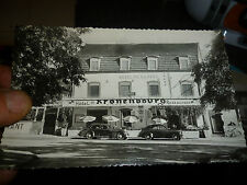 Peugeot 203 & Hotchkiss Anjou devant le Restaurant de la Gare de la Clayette