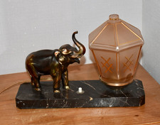 JOLIE LAMPE SUR MARBRE AVEC ELEPHANT EN REGULE