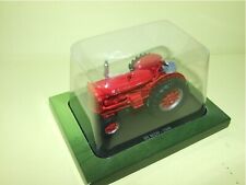 TRACTEUR N°120 IH WD9 1949 UNIVERSAL HOBBIES 1:43 sous coque