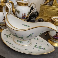 Empire, grande saucière verseuse en porcelaine aux barbeaux