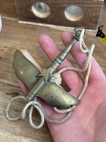 Objet poilus avion - &,