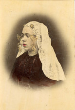 Pays Bas, Hollandaise en costume typique, ca.1895, Vintage citrate print Vintage