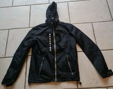 Blouson noir coupe vent , et