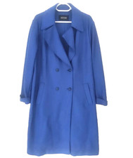 Manteau long bleu minimaliste