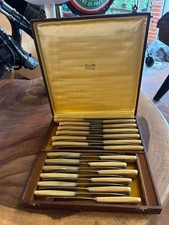 Service 24 couteaux manche