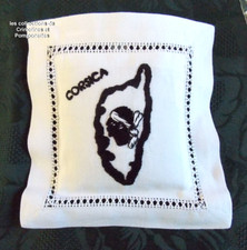 COUSSIN  SACHET BRODE MAIN