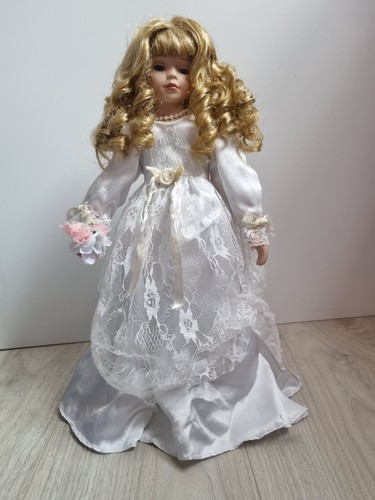 Poupée ancienne porcelaine - poupée, en
