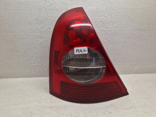 Feu arrière conducteur pour