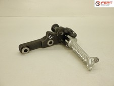 Platine repose-pied avant