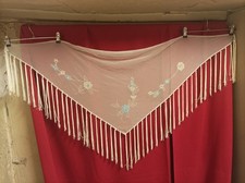 Châle Art Déco en tulle brodé et franges – années 20Ravissant châle Art Deco