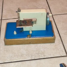 Machine à coudre Poupée jouet  MG Ancien