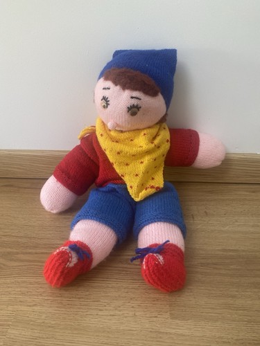 Peluche oui - oui-oui, main