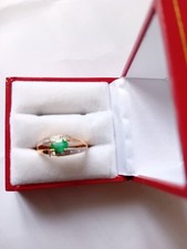 bague or avec emeraude et