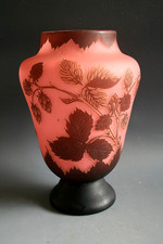 ANCIEN VASE EN VERRE GRAVÉ À