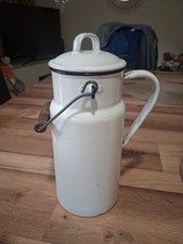Ancien Bidon Pot A Lait Émaillée Blanc manche en Bois,  RARE 