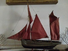 Maquette  de Bateau   Ancien Chalutier  de pêche en bois
