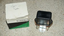 Régulateur de tension 12V