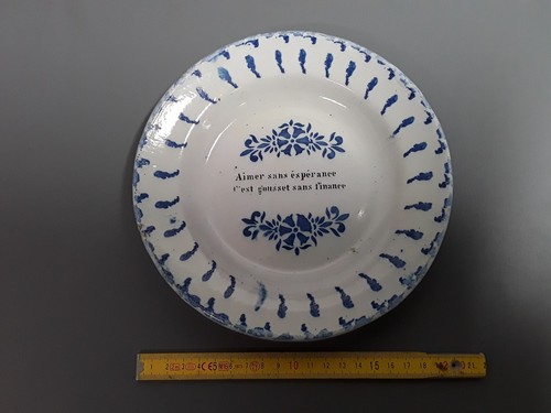 Très ancienne assiette eme - très,