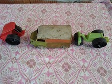 Lot d'anciens véhicules à restaurer année 50