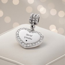 Spécial Grandma Breloque, Can