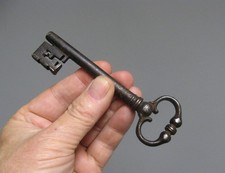 Ancienne clé en fer forgé 17e/18e.