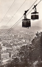 GRENOBLE 1018 téléphérique de la bastille croisement des deux bennes