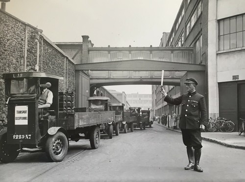 Photo ancienne usine renault - photo,