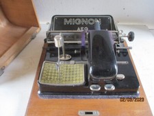 ancienne machine à écrire de marque MIGNON en très bon état
