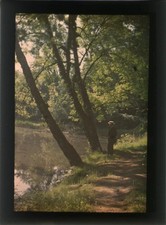 AUTOCHROME (9x12) Homme élégant au bord de la rivière dans un parc