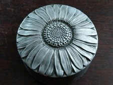 BOITE A POUDRE ANCIENNE EN ALUMINIUM FIN XIXeS TOURNESOL ART NOUVEAU VERS 1890