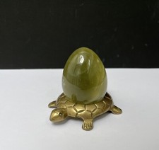 Oeuf Décoratif Vert Albâtre Marbré et Socle Zoomorphe Tortue Métal Doré Laiton