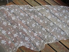 petit coupon ancien 1900 tulle de coton très fin brodé 1 m x 36 cm
